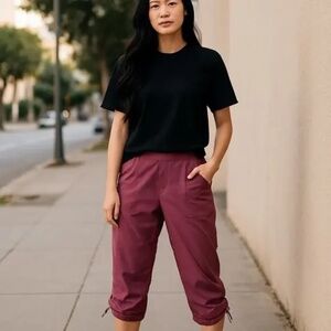 The North Face Women's Flashdry Capri Pants Size L Burgundy Pull On Casual
